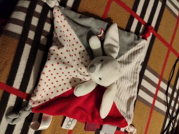 Doudou lapin gris rouge obaibi