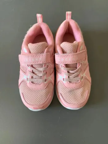Basket rose fille taille 27