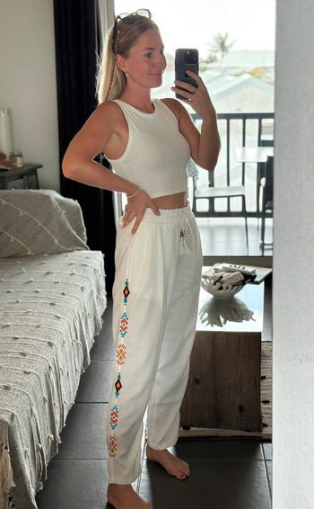 Pantalon léger en lin blanc coupe ample, détails brodés colorés taille 3