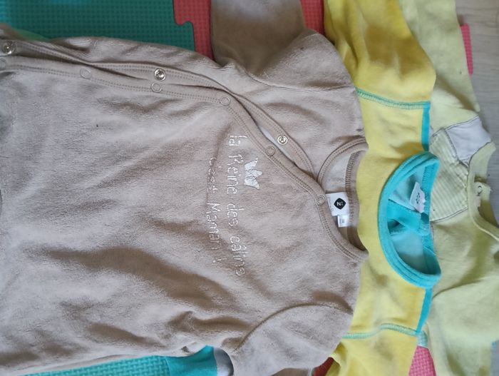 Lot bodies et pyjamas 3 mois - photo numéro 6
