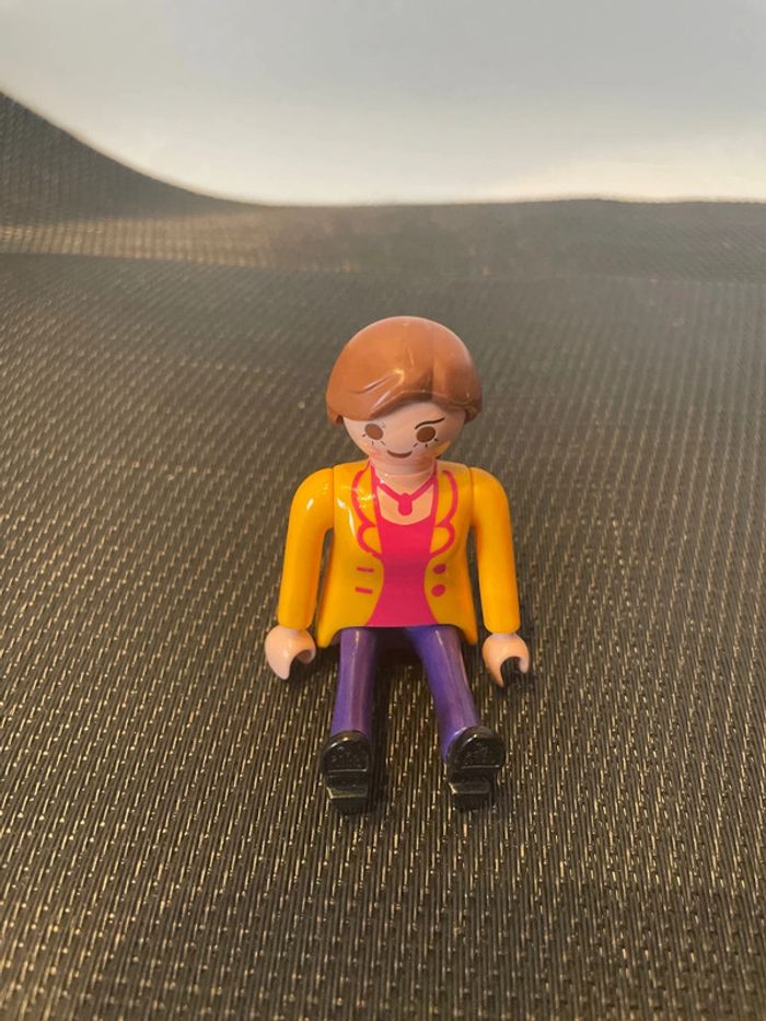 Playmobil figurine femme brune pantalon violet maison 3965 pièces détachées - photo numéro 3