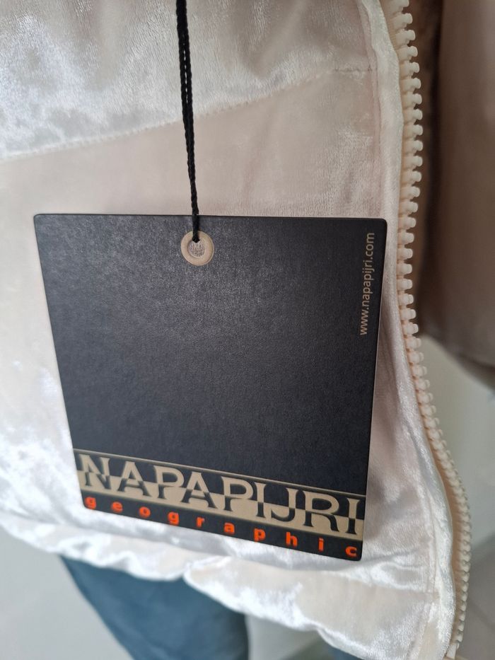 Doudoune Napapijri effet velours beige – chaude & stylée – taille M (neuve) - photo numéro 7