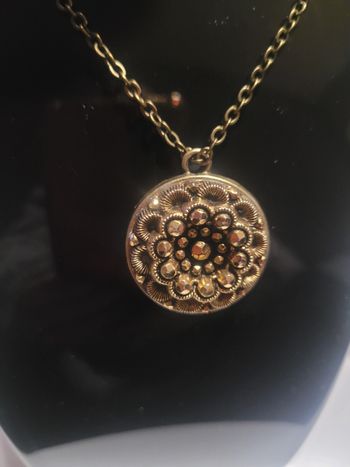 Collier upcyclé avec un joli bouton bronze