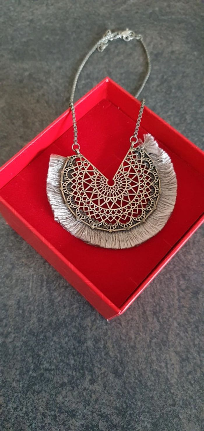 Collier original en pacotille