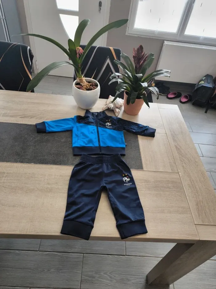 Survêtement/ensemble 2 pièces garçon 12 mois FFF