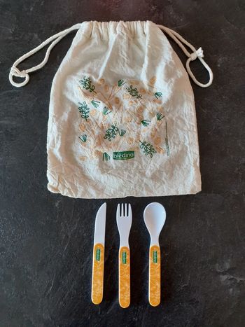Set de couverts bébé avec tôte bag neuf