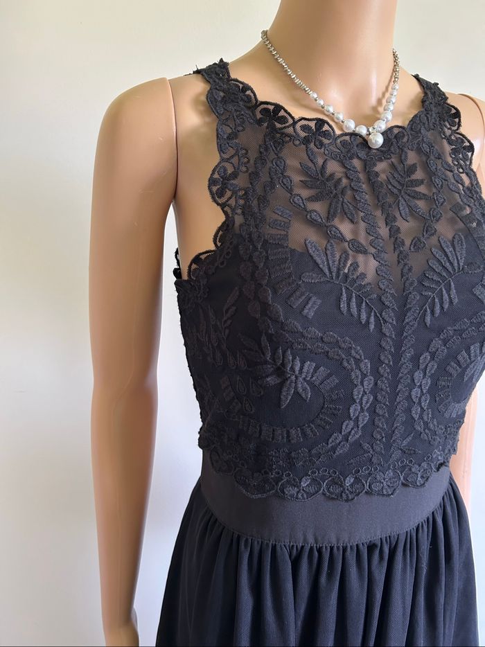 Robe noire neuve avec dentelle Esprit taille française 36 (valeur 90€) - photo numéro 4