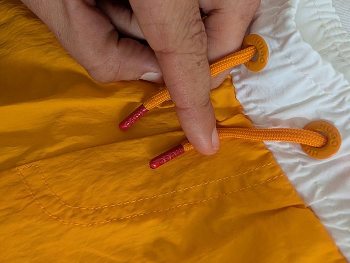 Short Hugo boss 5/6 ans - photo numéro 4