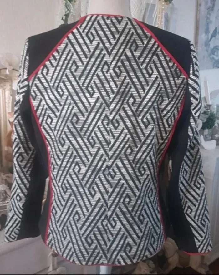 Veste noire/blanc/rouge H&M Taille 40 - photo numéro 3
