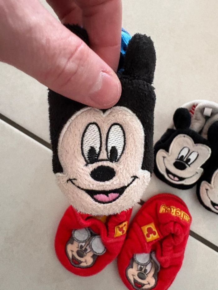 3 paires de chaussons Disney bebe T.0-3 mois - photo numéro 2