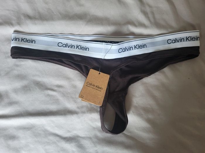 Tanga Calvin Klein 2XL neuf - photo numéro 3