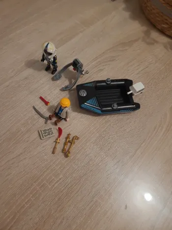 Playmobil bateau brigand et policier