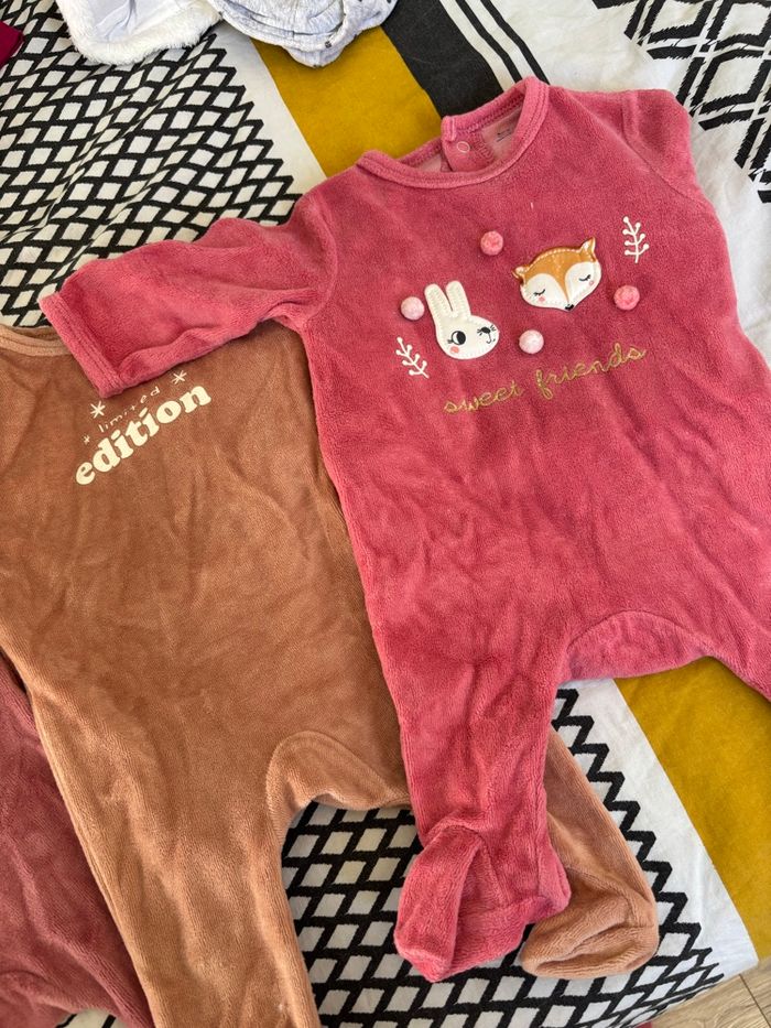 Lot pyjamas taille 1 mois - photo numéro 3