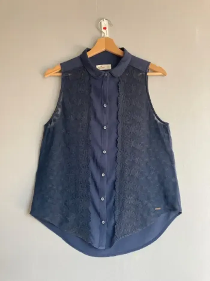 Blouse Hollister sans manches – dentelle & col Claudine – taille M