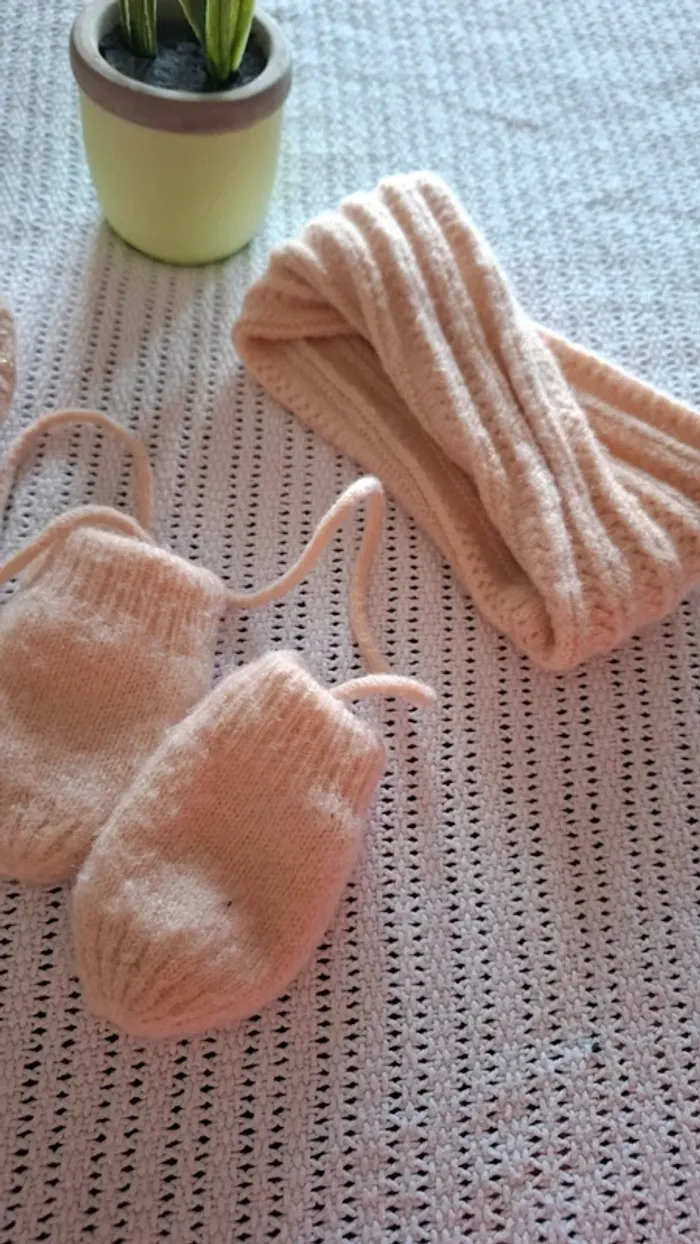 Ensemble Bonnet-Snood-Gants - photo numéro 3