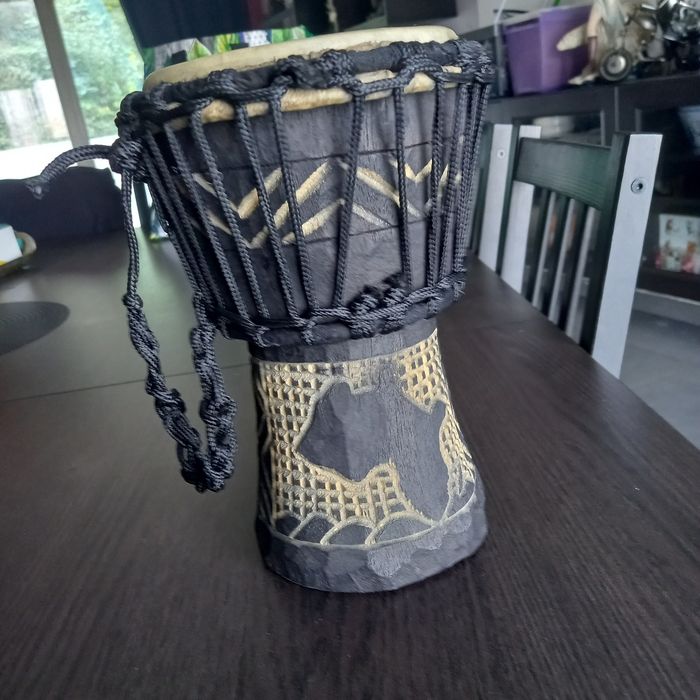 Petit djembe en bois plein - photo numéro 2
