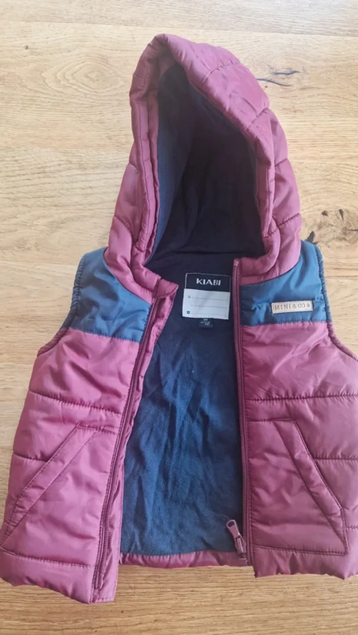 Veste à capuche sans manches