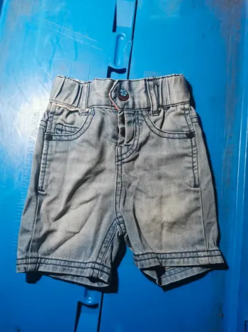 Short jeans