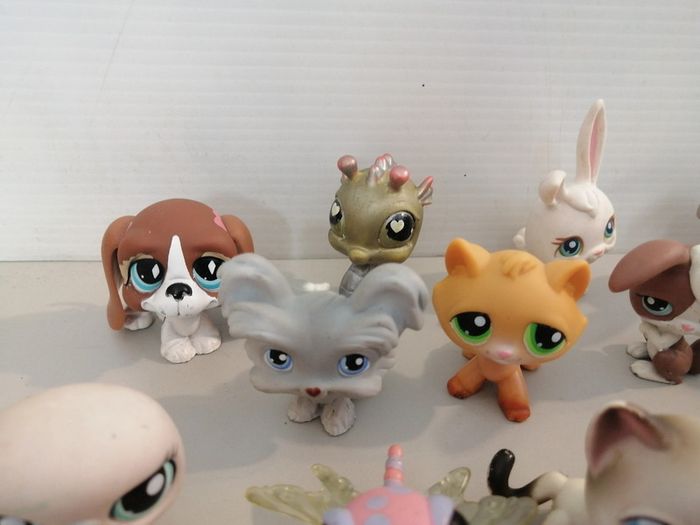 lot b3  ''25 figurines littlest pet shop '' hasbro ' - photo numéro 2