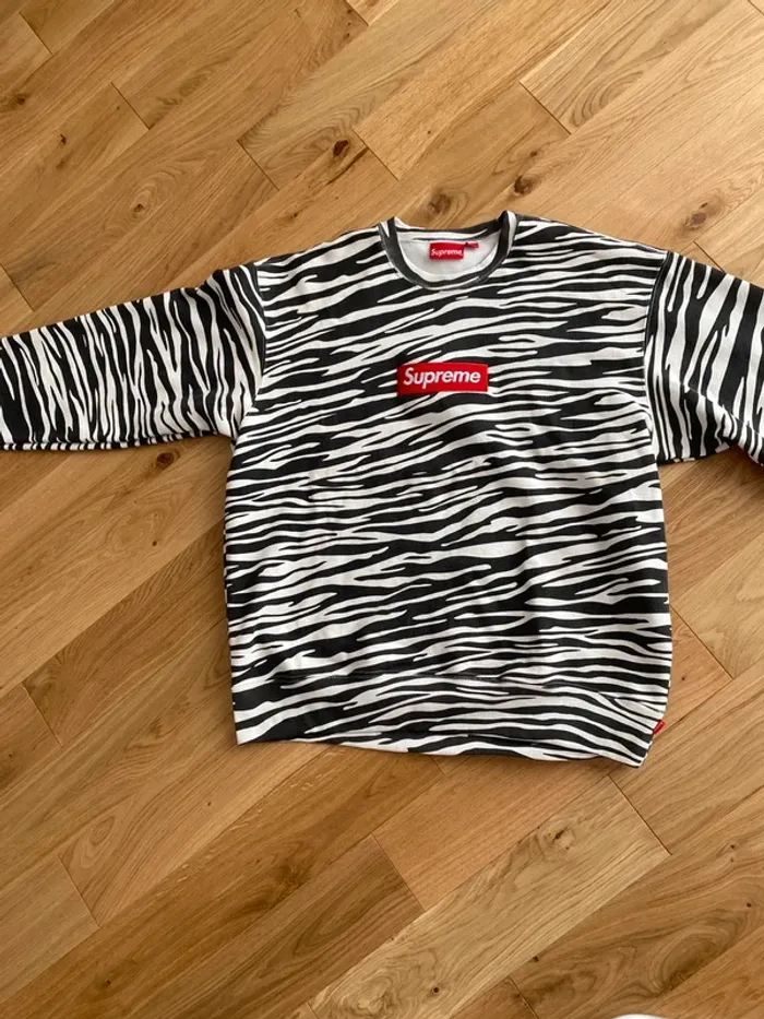 Supreme Box Logo Crewneck (FW22) Zebra - photo numéro 2