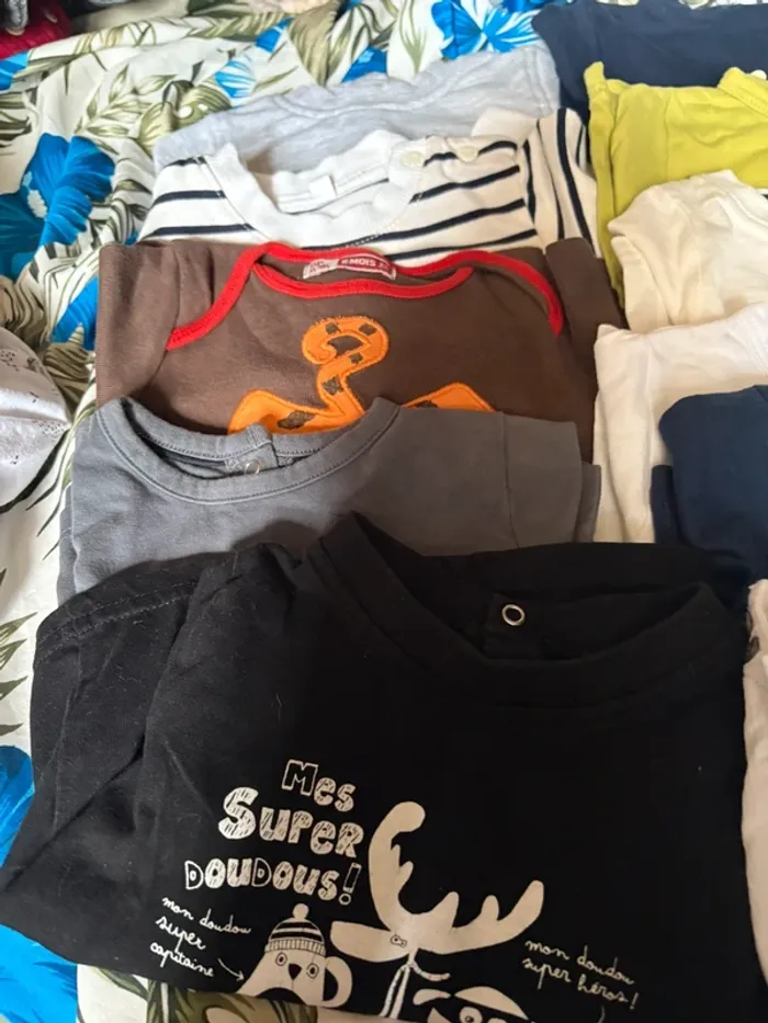 Lot de pulls - photo numéro 2