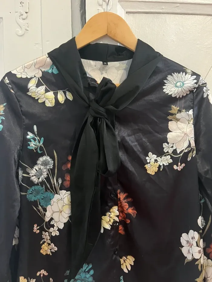 Chemise noir fleurie satin satinée blouse - photo numéro 2