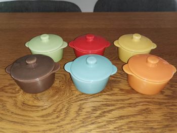 Lot de 6 mini cocottes en céramiques , très bon état