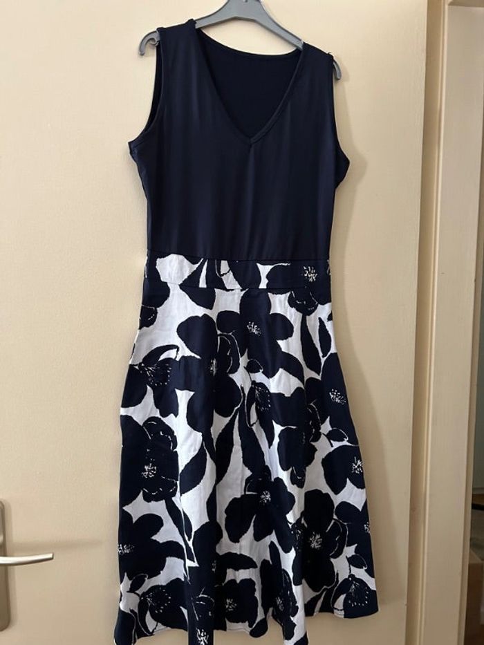 Robe neuf sans étiquette jamais porté taille S
