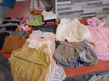 Lot de vêtements fille taille 24 mois