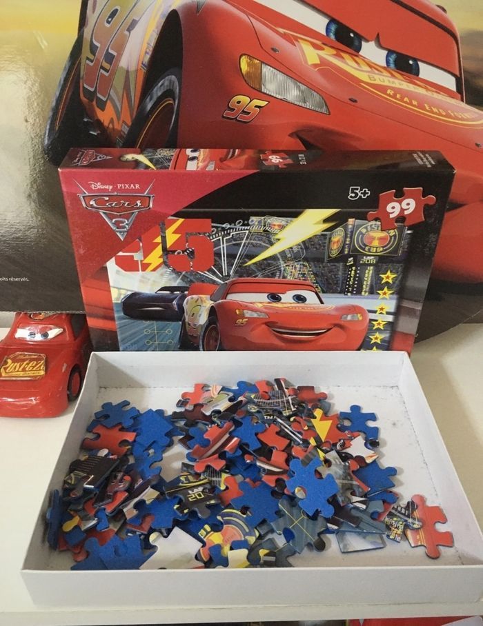 Puzzle Disney Pixar Cars 99 pièces, Team Flash Mc Queen et Jackson Storm, complet (très bon état) - photo numéro 2