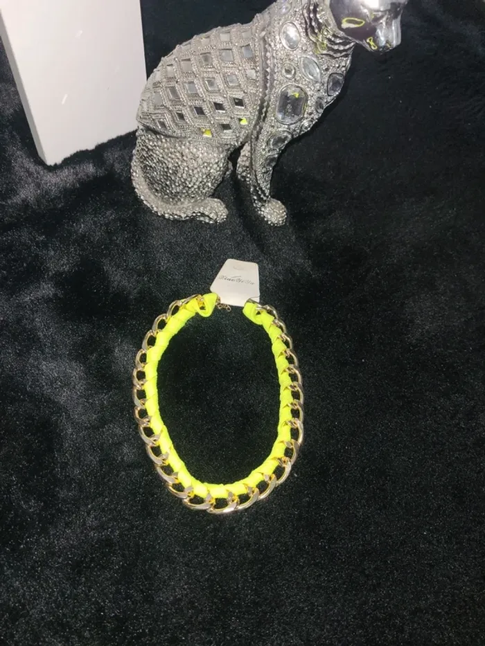 Collier neuf