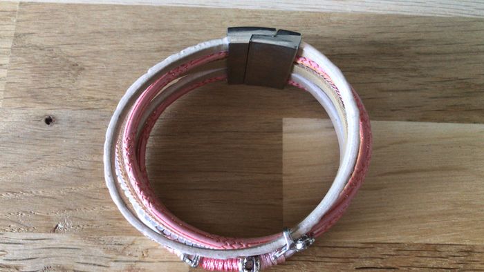 Bracelet manchette aimant rose - photo numéro 2