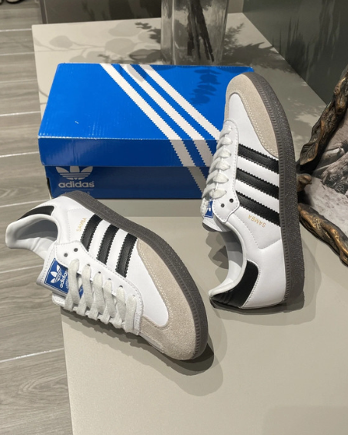 Baskets Adidas taille 43 - photo numéro 2