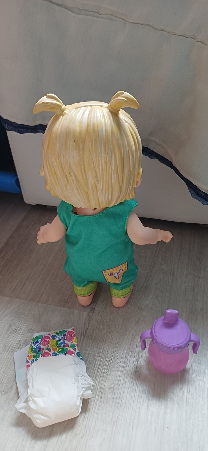 Poupée Baby Alive sautille rit boit fait pipi - photo numéro 3