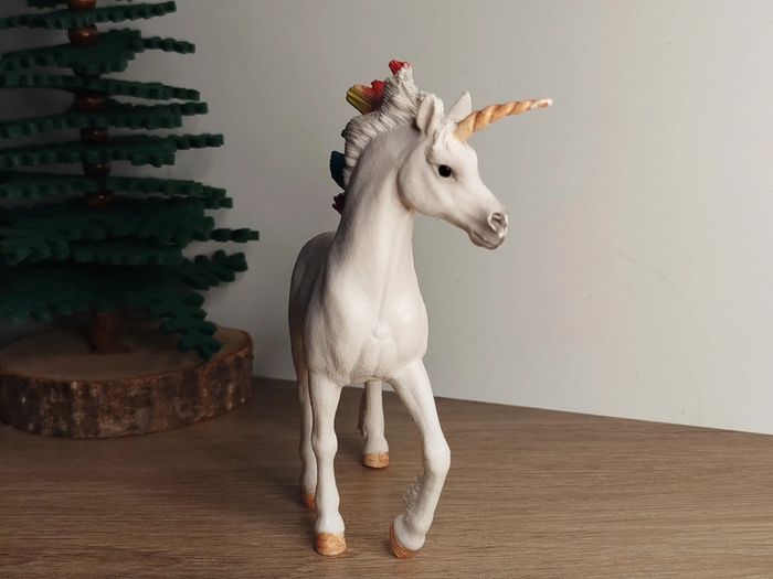 Figurine licorne adulte arc-en-ciel Fer a cheval Schleich Animal imaginaire Bayala - photo numéro 2