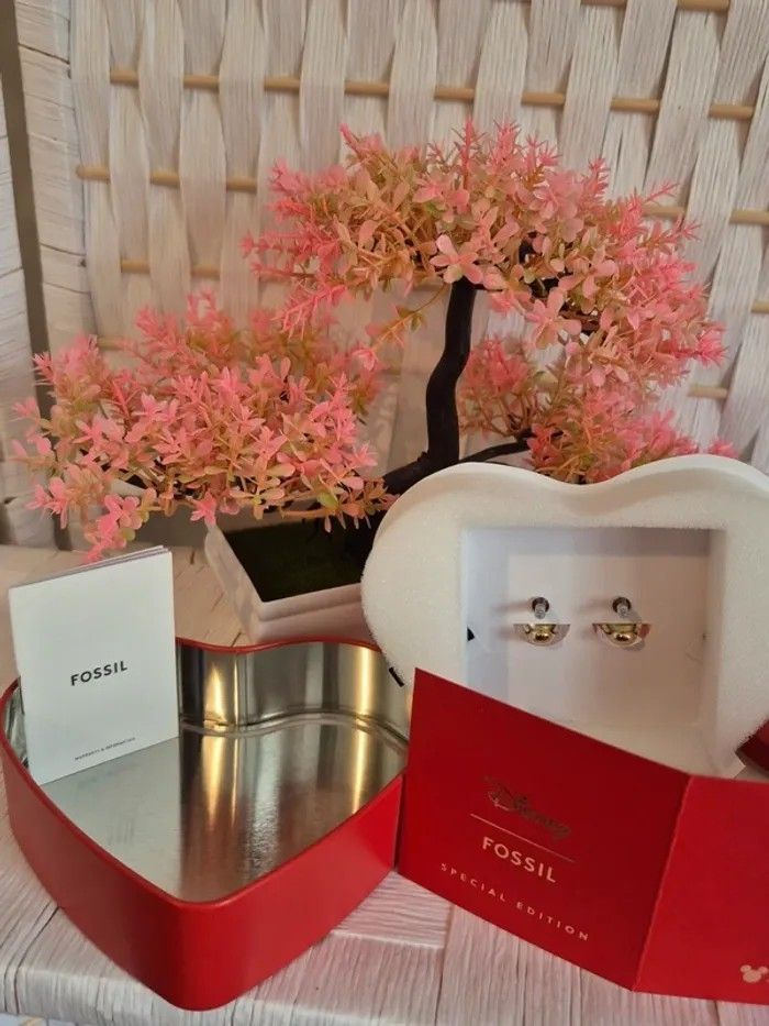 💕jolie boucles d'oreilles minnie Disney édition spéciale fossil💕 - photo numéro 5