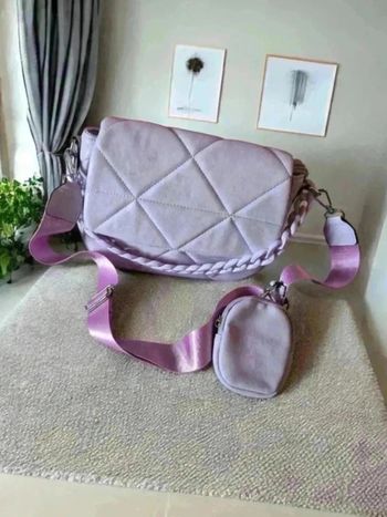 Sac a main lila avec sa pochette