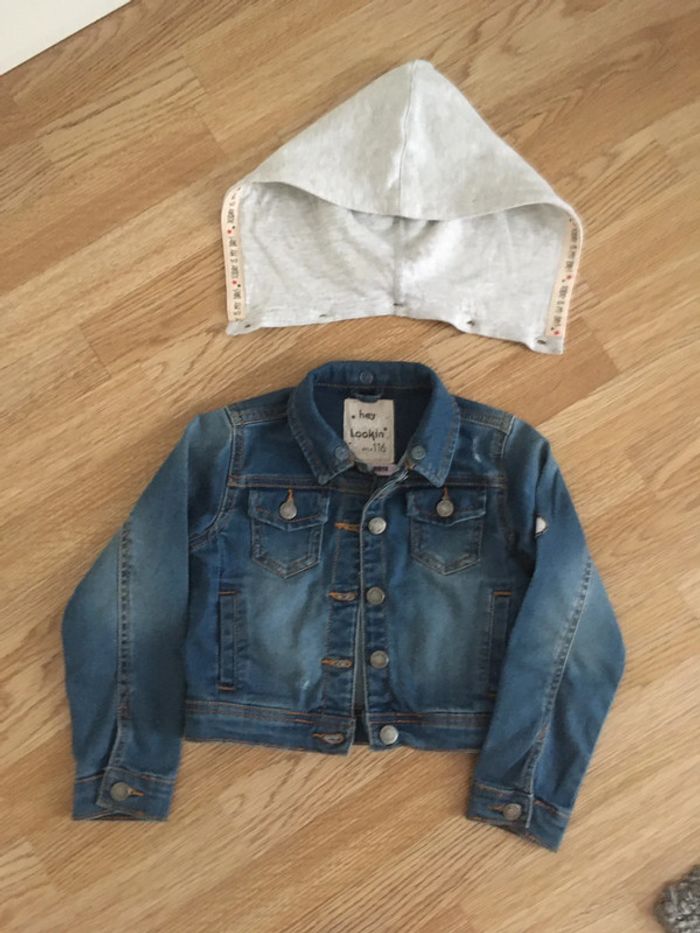 Veste en jean taille 116.