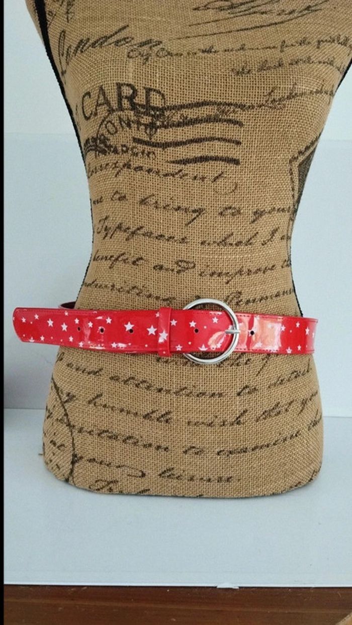 Ceinture rouge étoiles blanche 90 cm