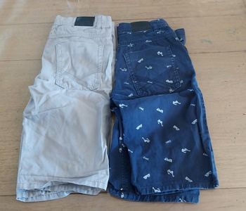 Lot de 2 bermudas garçon 10ans en très bon état