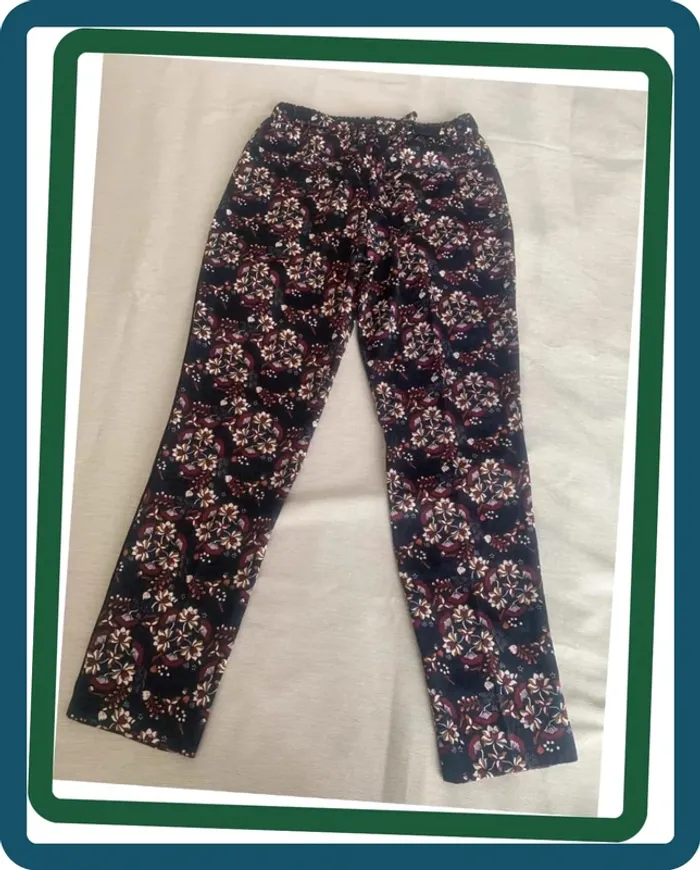 Très beau pantalon classique satiné à fleurs Kiabi 38 - photo numéro 6