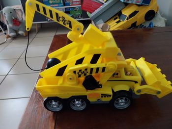 Gros camion ruben sonore avec personnage