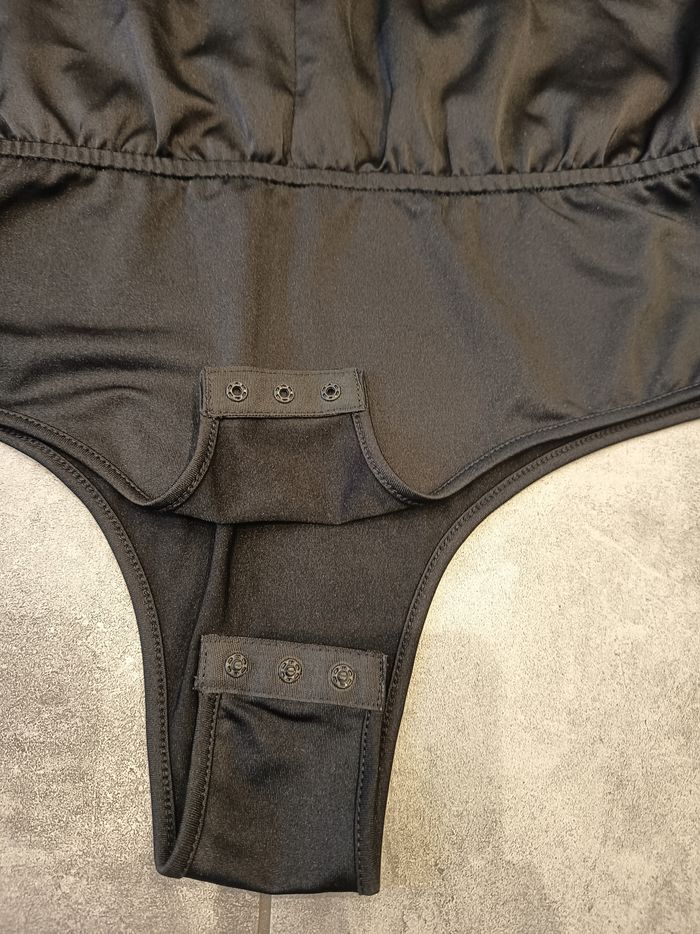 Bodie noir et dos dentelle Etam taille 40 - photo numéro 2