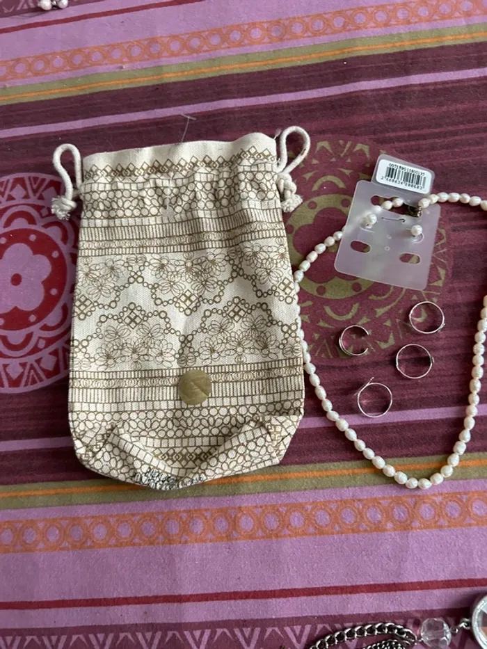 Lot de bijoux nacrés avec bagues de pieds et un étui offert - photo numéro 4