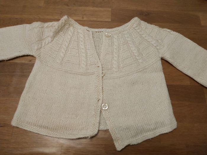 2 gilets fille 12 mois - photo numéro 2