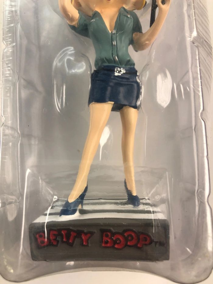 Betty boop agent de police statuette résine - photo numéro 3