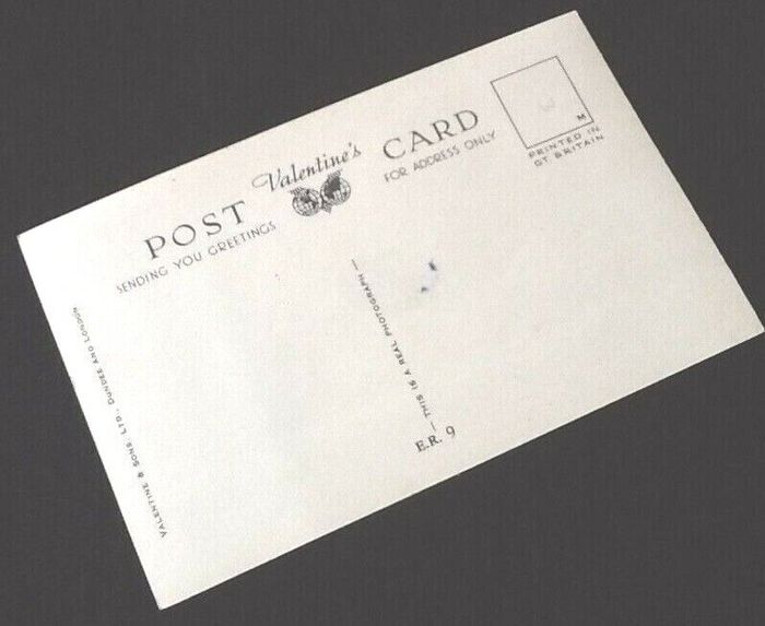 Carte postale ancienne Queen Elisabeth II Photographe Dorothée Wilding - photo numéro 3