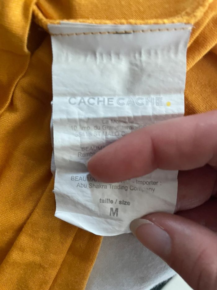 Haut avec de la dentelle sur les épaules - photo numéro 3