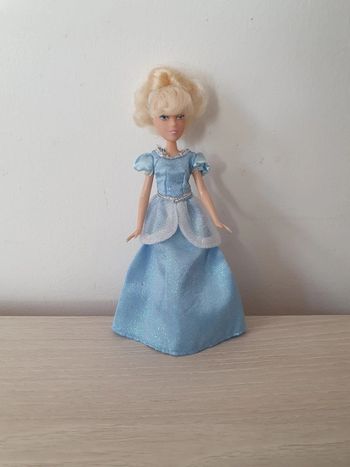 Petite poupée Cendrillon - Disneyland paris