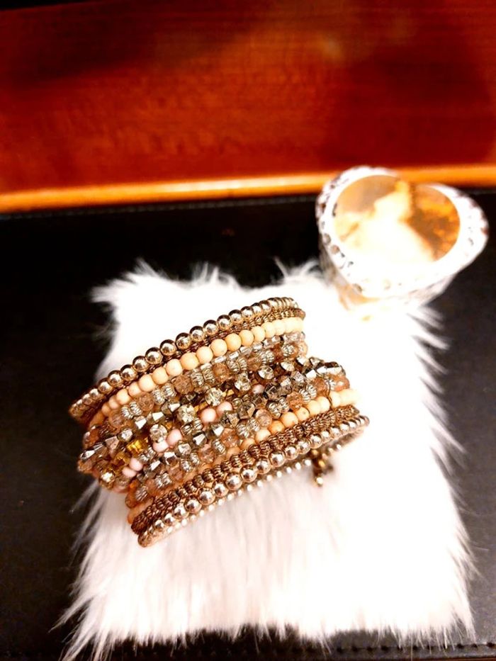 Magnifique bracelet manchette de perles de rocailles, style vintage bohème